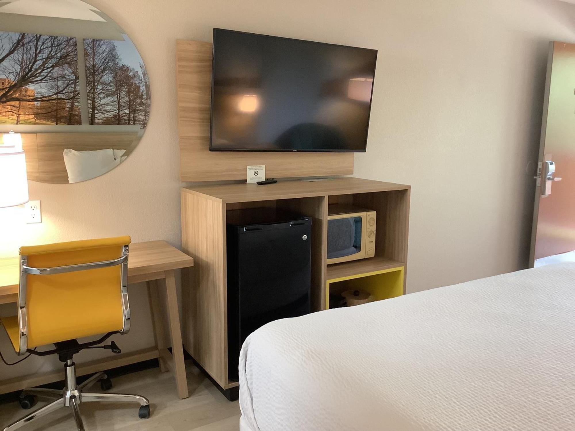 Days Inn By Wyndham Kingdom City Buitenkant foto