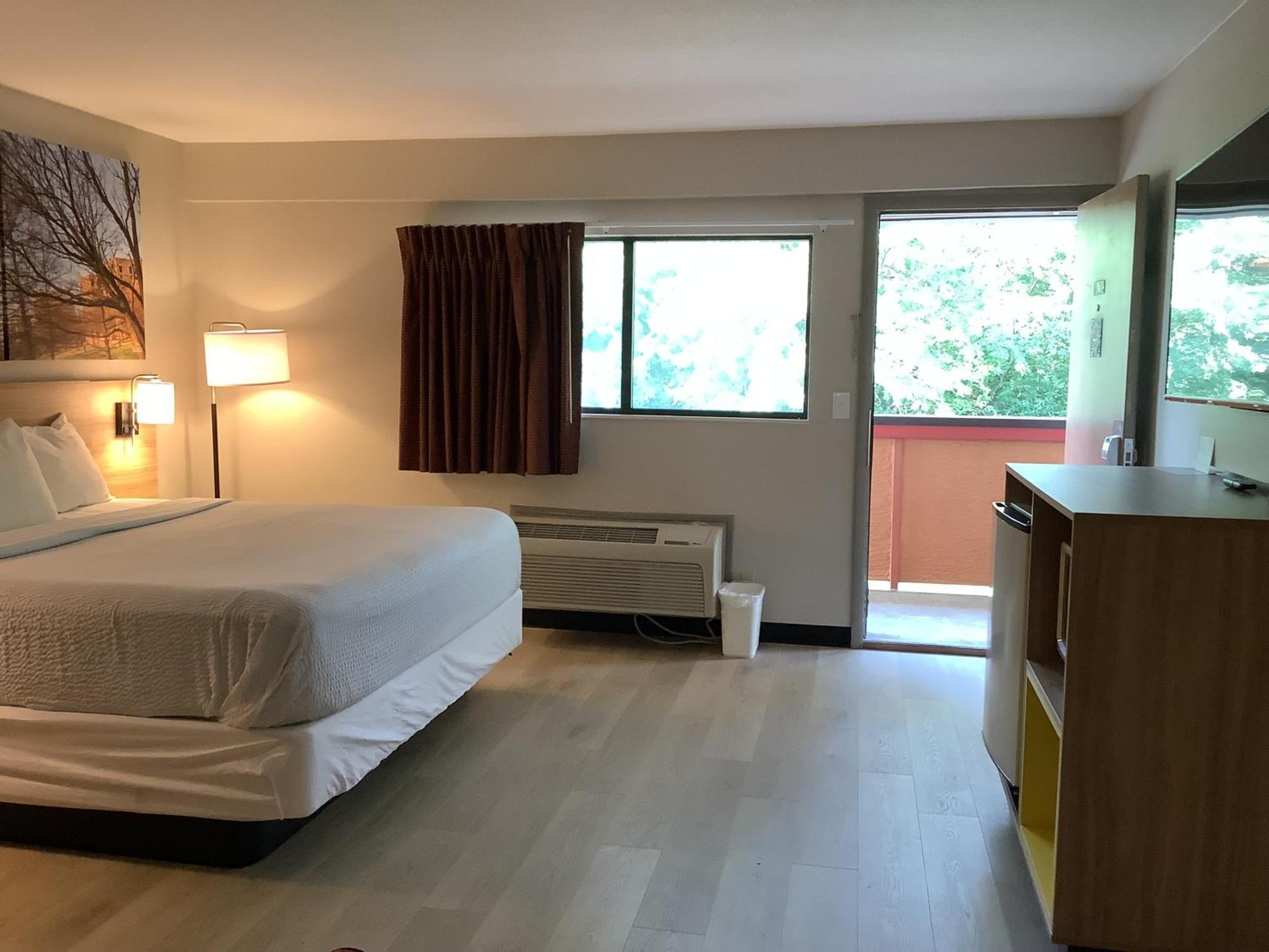 Days Inn By Wyndham Kingdom City Buitenkant foto