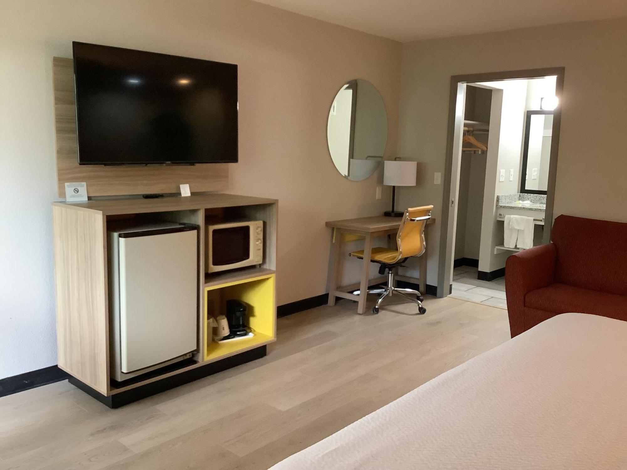 Days Inn By Wyndham Kingdom City Buitenkant foto