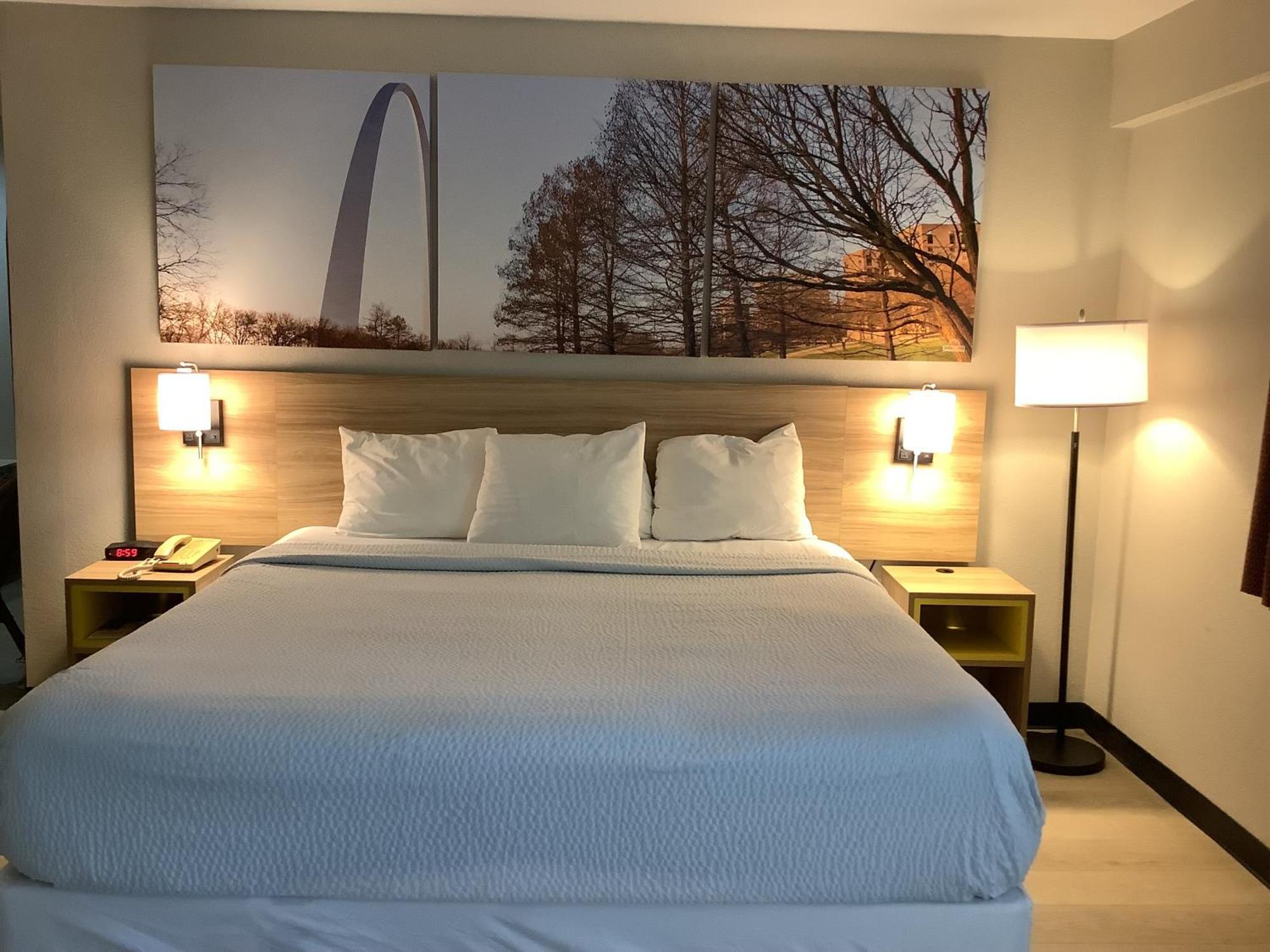 Days Inn By Wyndham Kingdom City Buitenkant foto