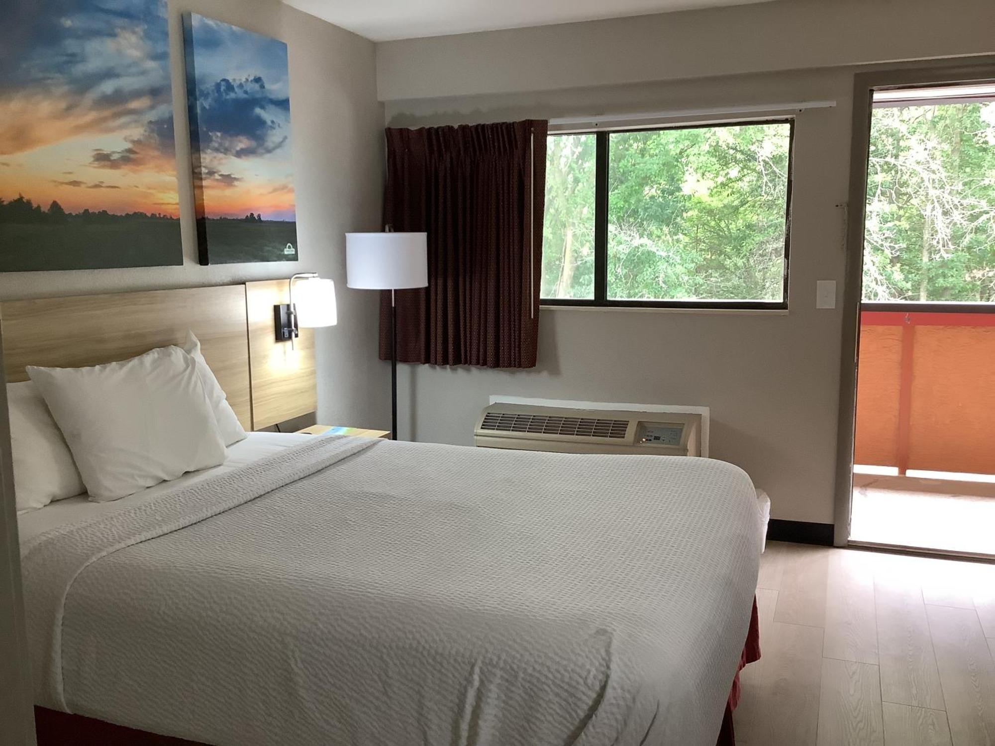 Days Inn By Wyndham Kingdom City Buitenkant foto