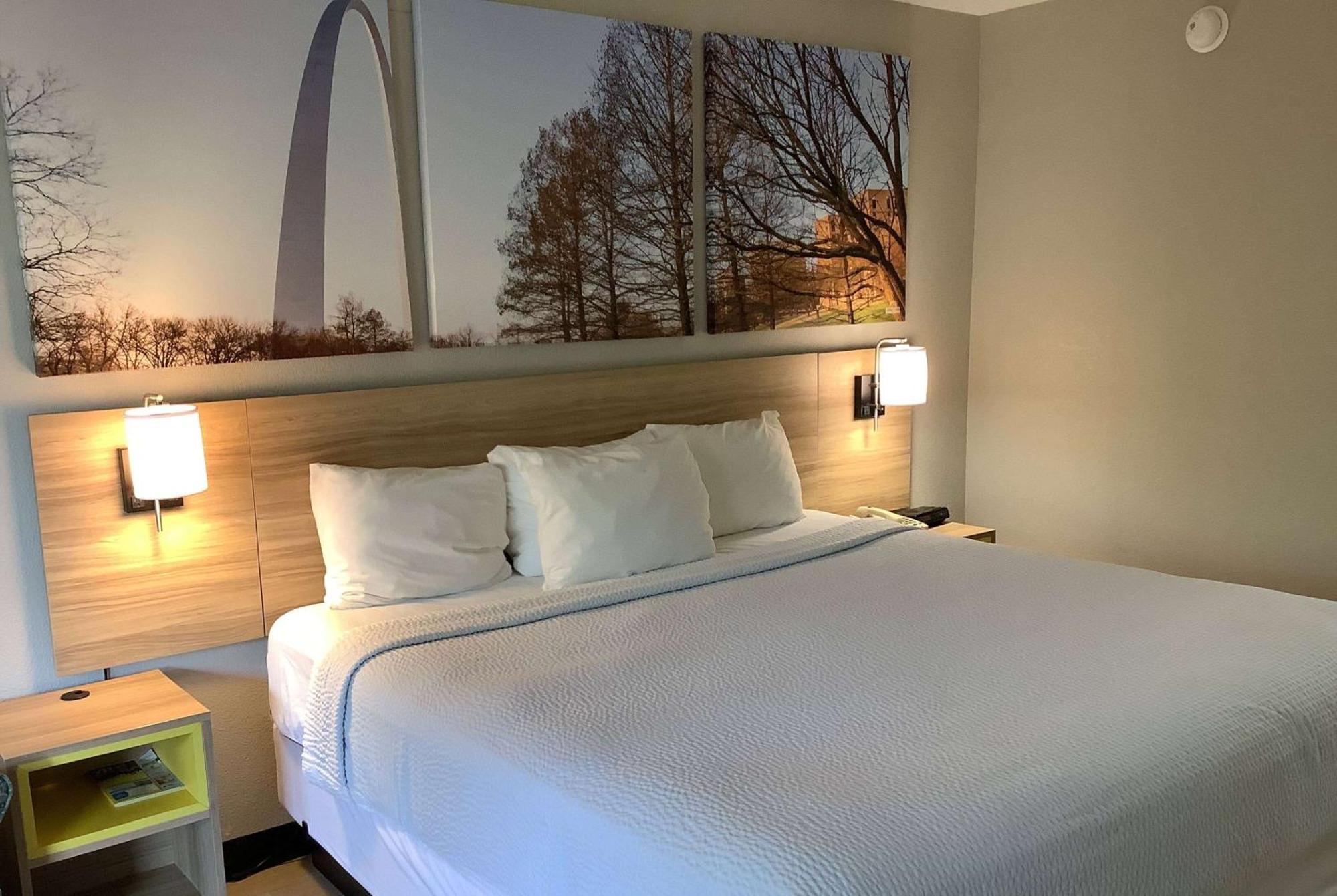 Days Inn By Wyndham Kingdom City Buitenkant foto