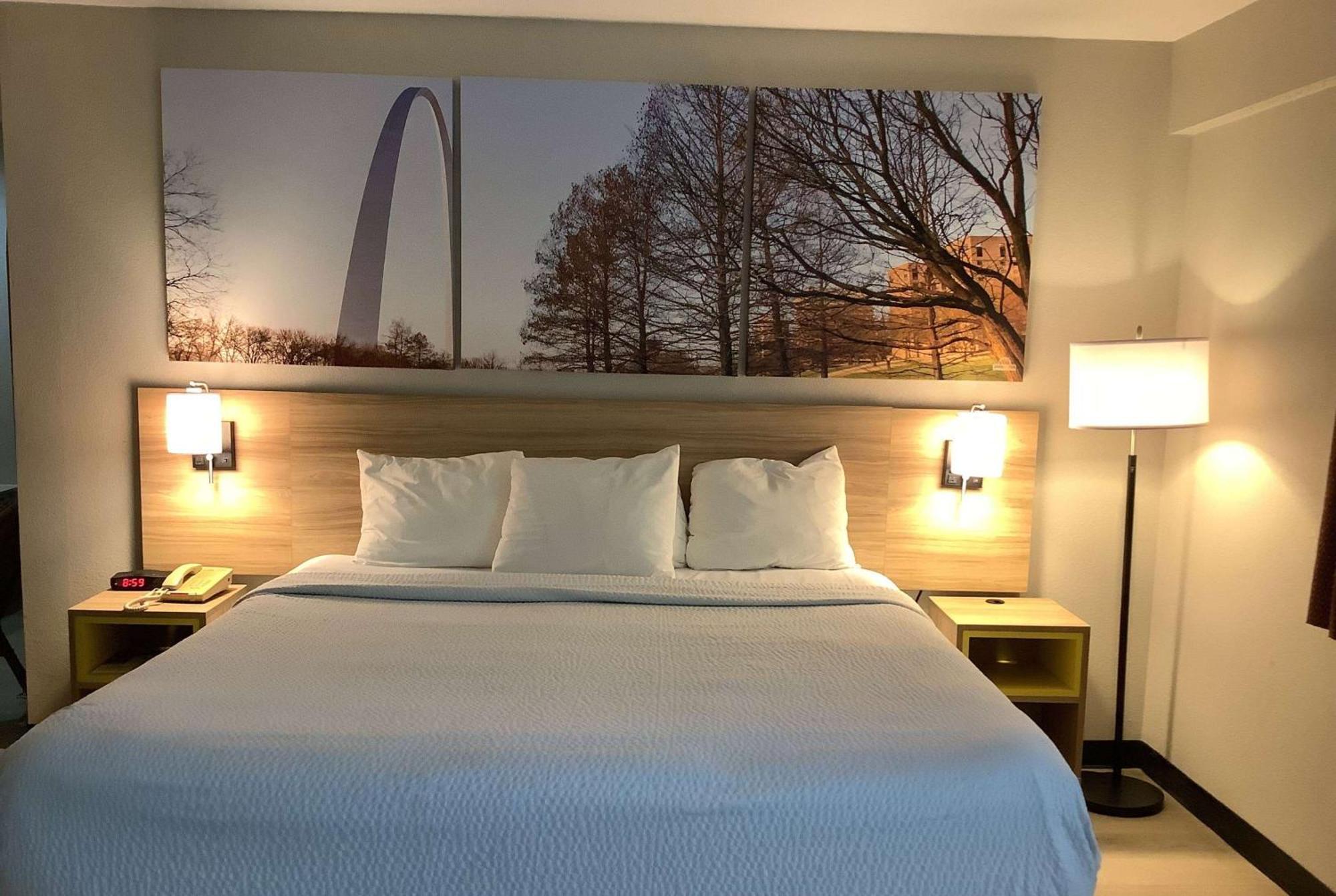 Days Inn By Wyndham Kingdom City Buitenkant foto