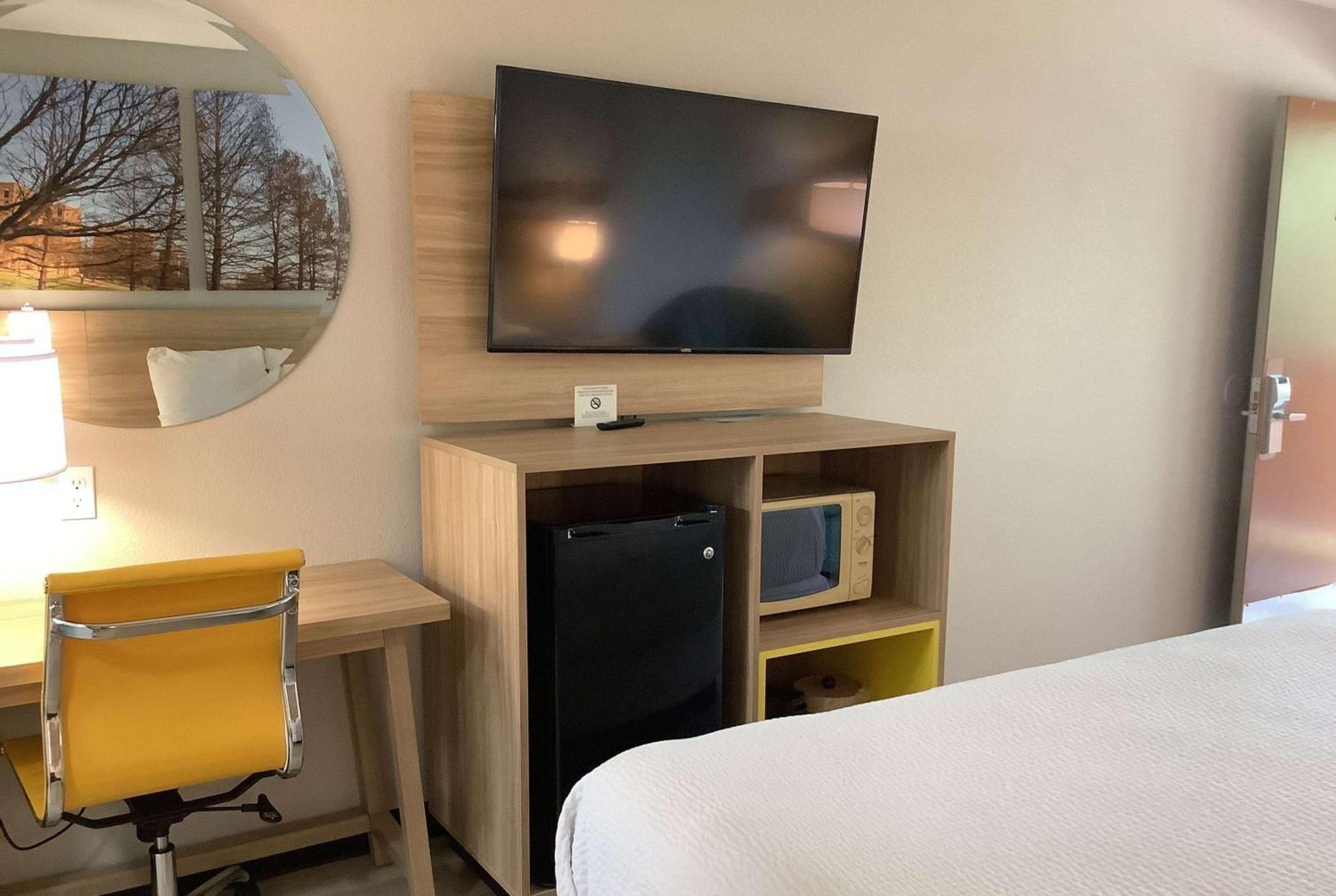 Days Inn By Wyndham Kingdom City Buitenkant foto