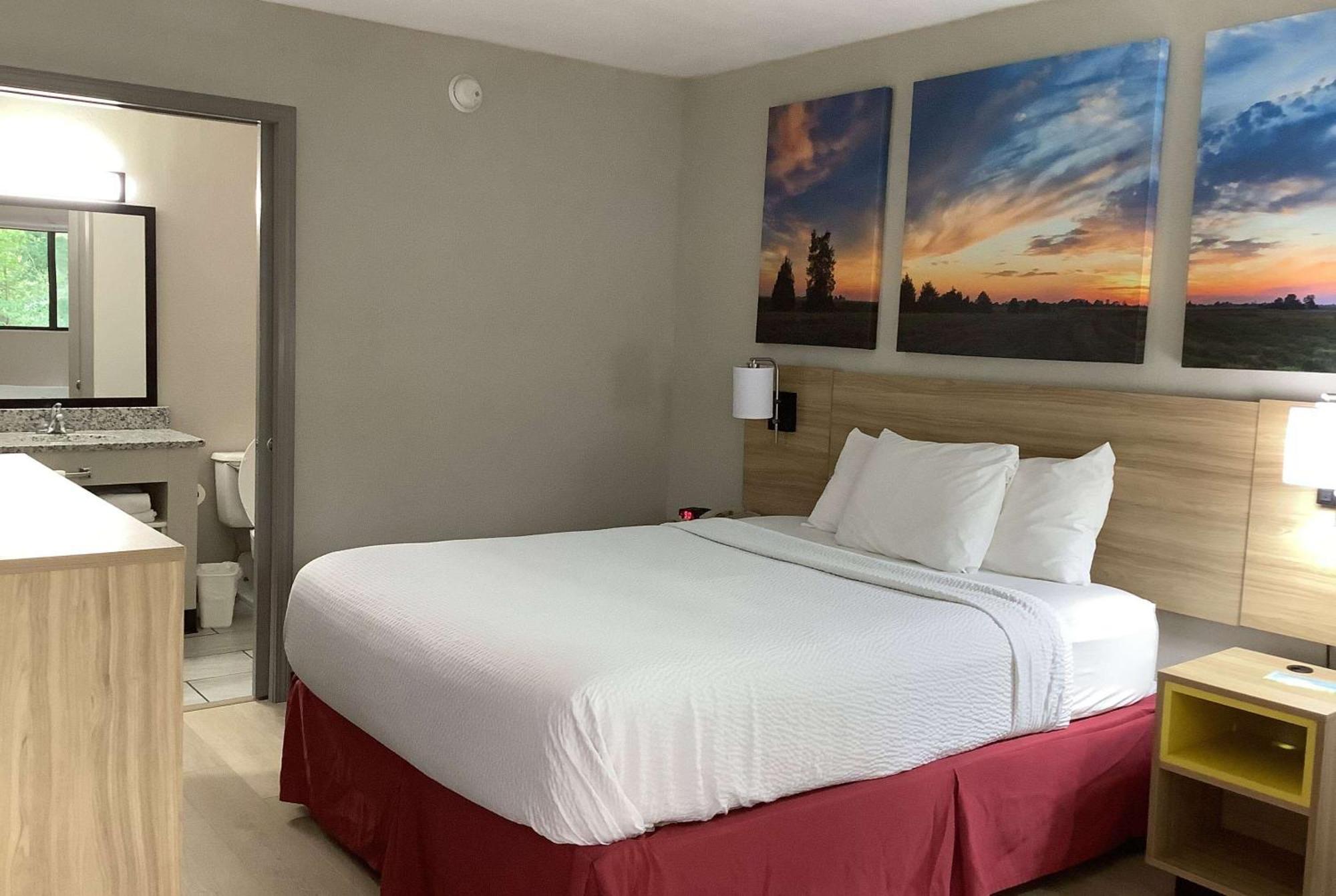 Days Inn By Wyndham Kingdom City Buitenkant foto