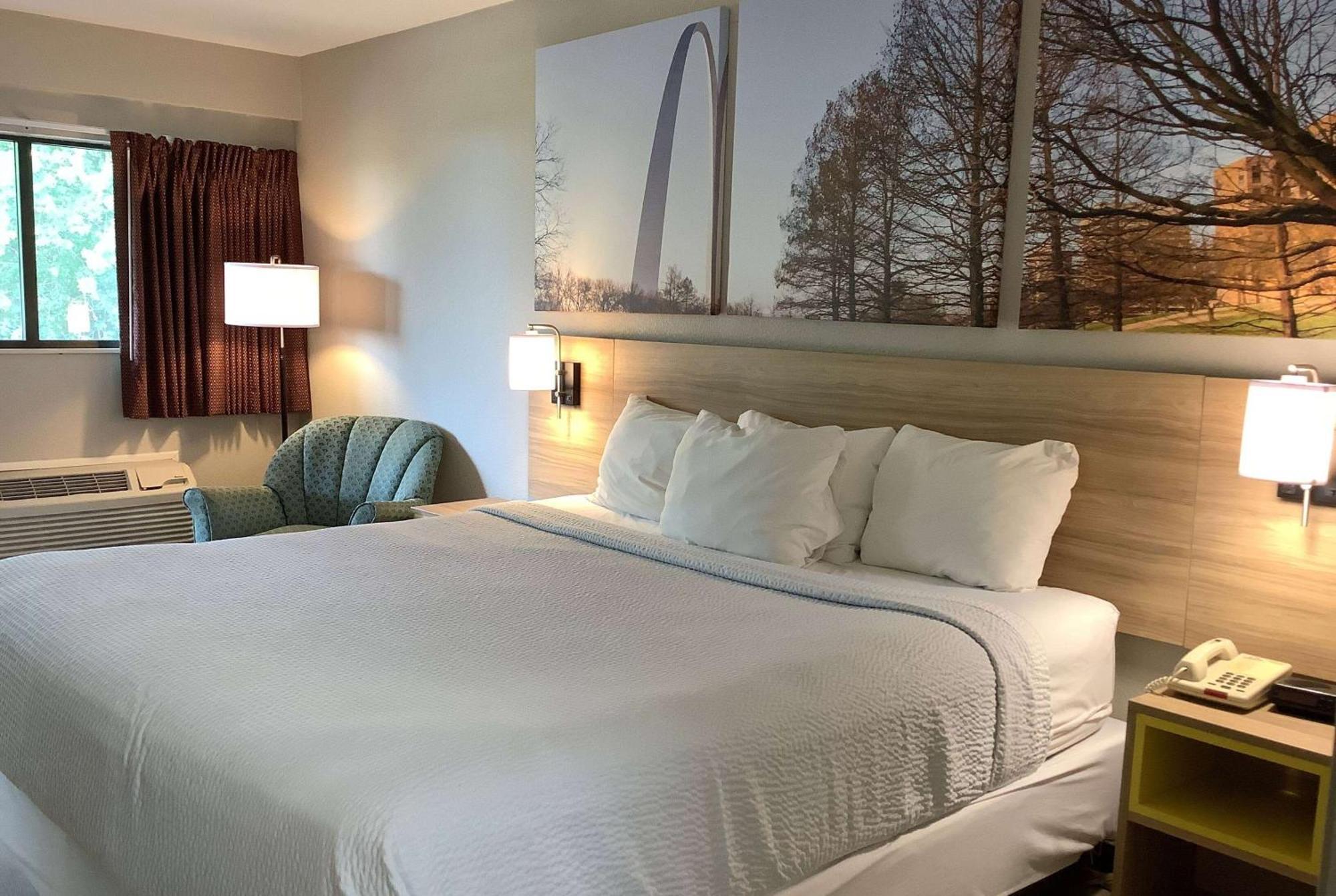 Days Inn By Wyndham Kingdom City Buitenkant foto