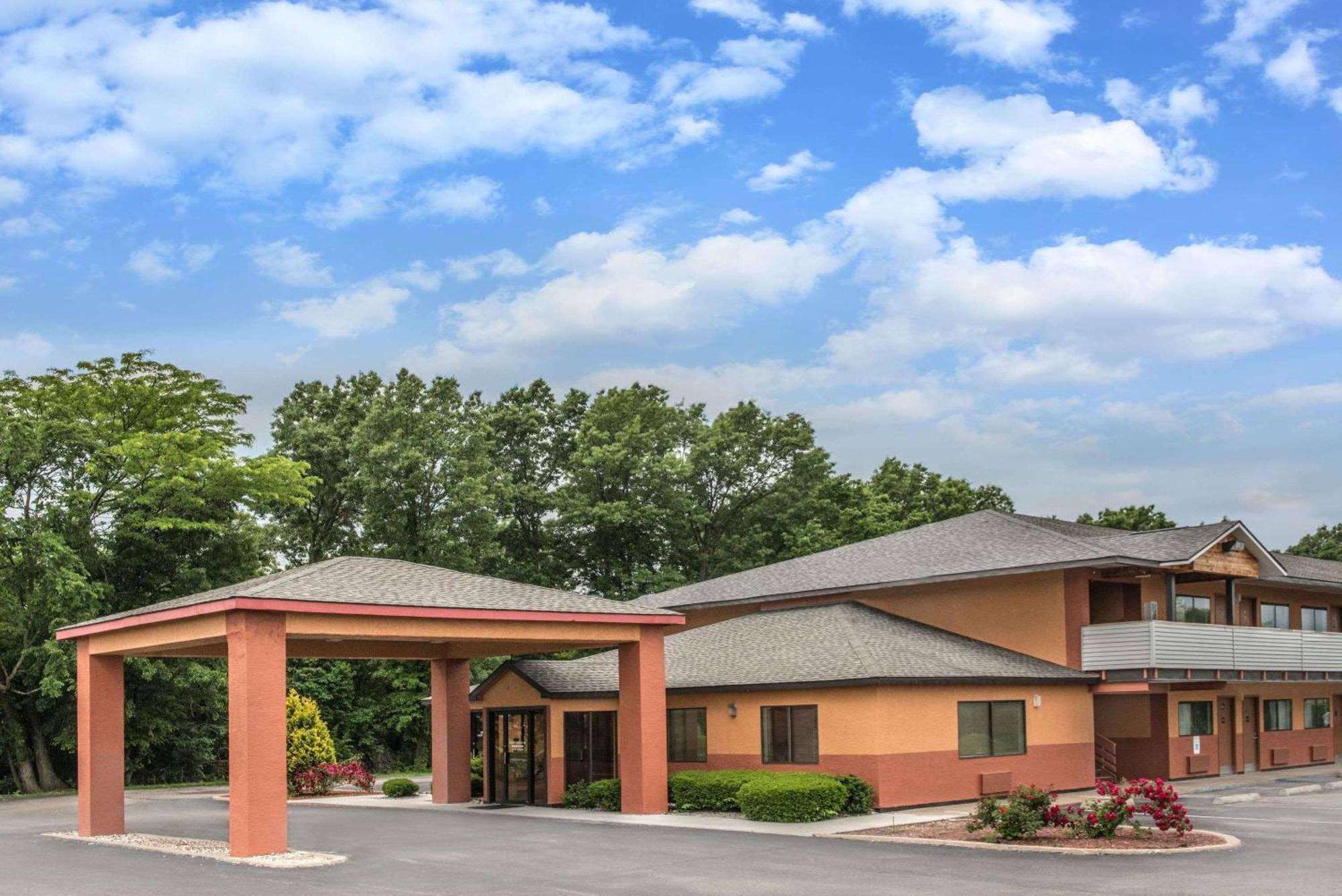 Days Inn By Wyndham Kingdom City Buitenkant foto